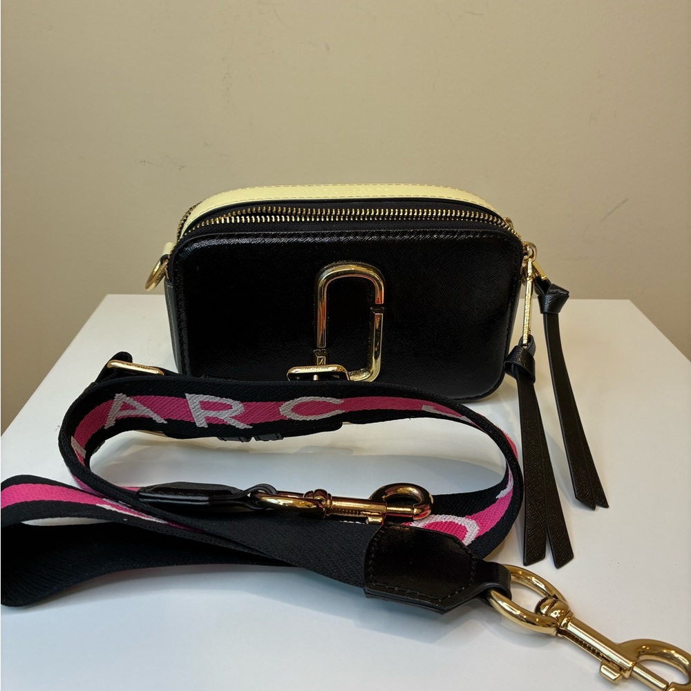 Marc Jacobs The Snapshot bag in Black Saffiano Leather with Gold